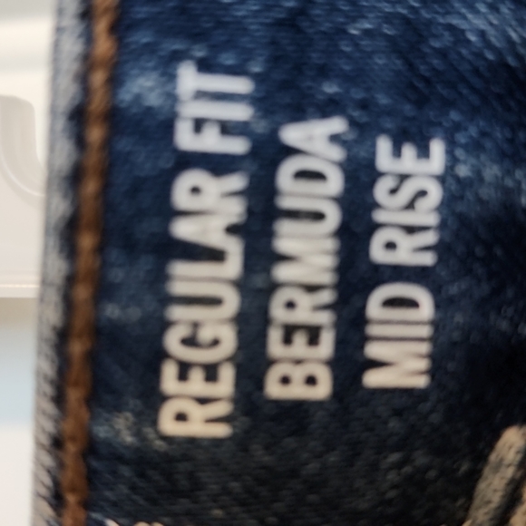 Lee Regular Fit Bermuda Mid Rise Shorts - Picture 2 of 4